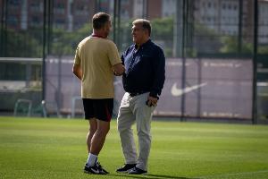 乐鱼体育线上入口-TA：巴萨引援结束，俱乐部专注完成马丁&amp;什琴斯尼&amp;巴德吉的注册